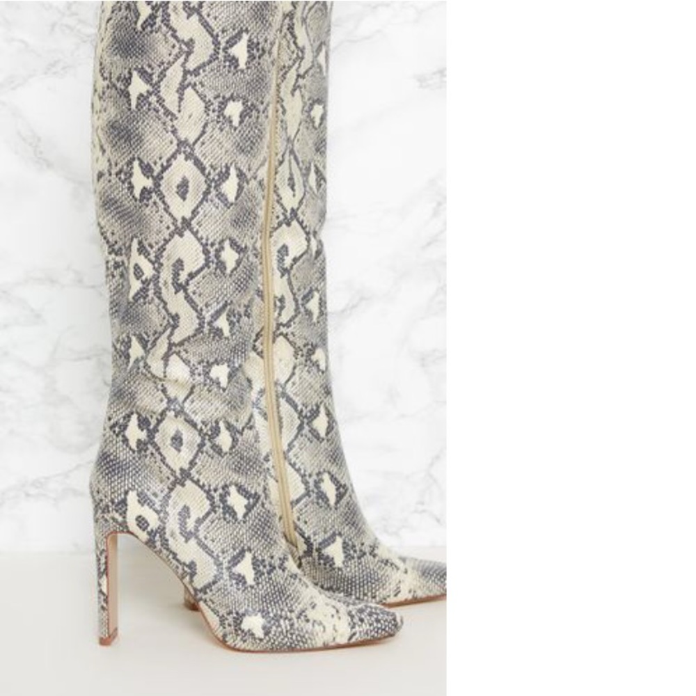 ✖️sold✖️Pretty little thing snake boots - Picture 2 of 7